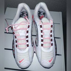 Men’s Nike sneakers size 11 brand new